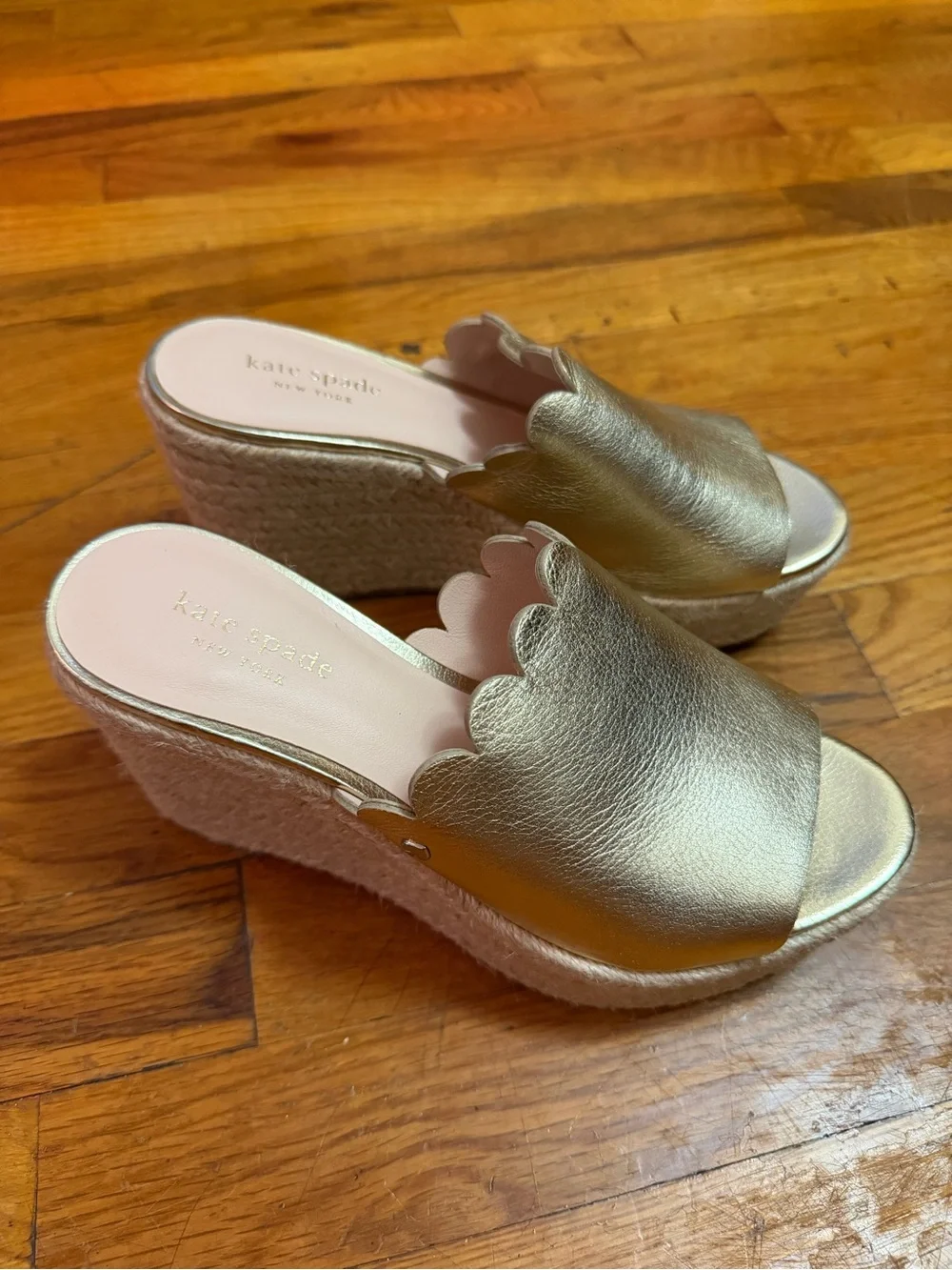 Kate Spade New York Tabby Gold Scalloped Espadrille Wedge Sandals 6M